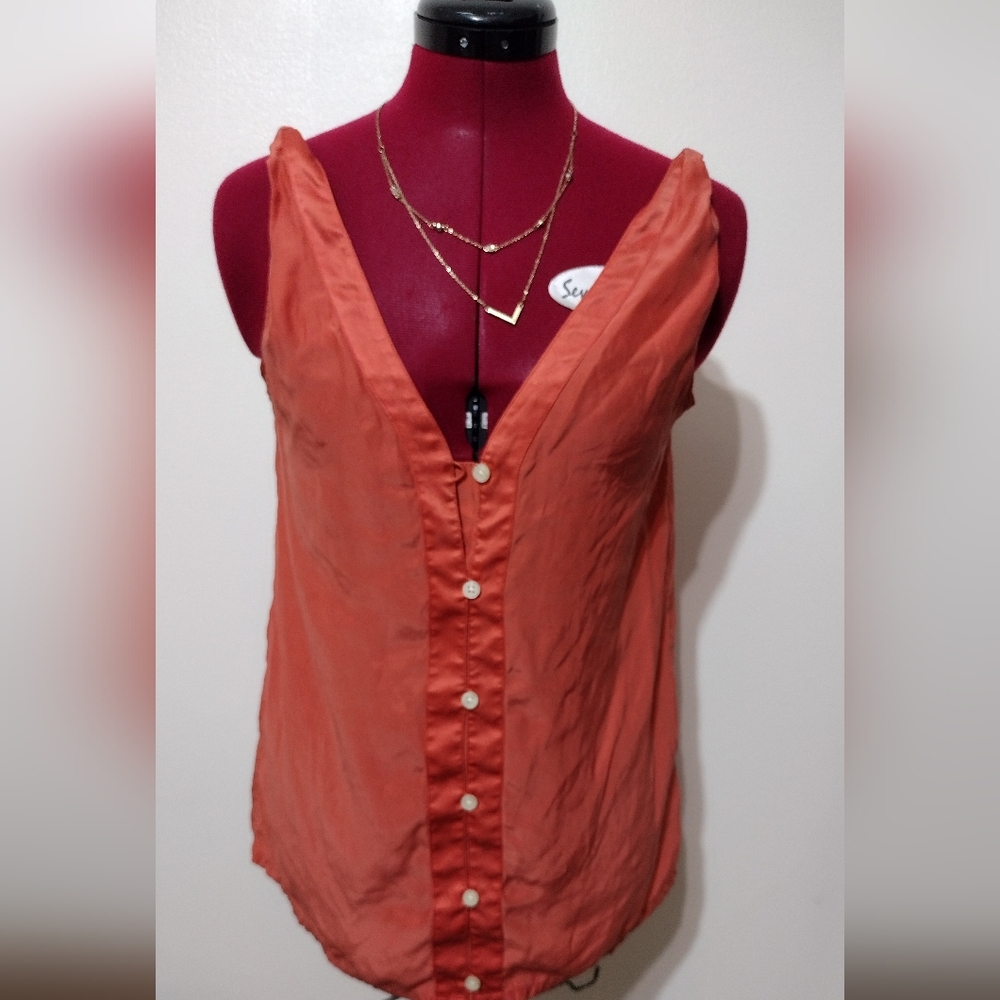 Banana Republic Silk sleeveless Top